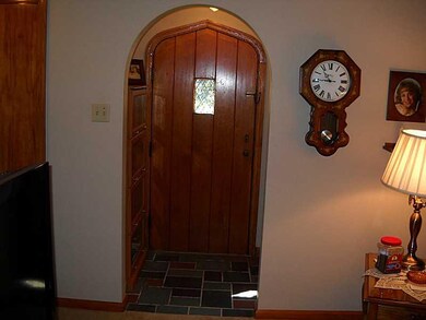 Entry/Foyer.