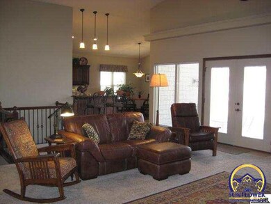 4614 SW Cambridge Ave, Topeka, KS 66610 - photo 2