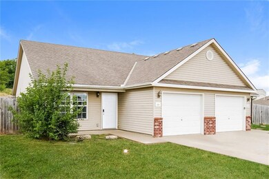201 Palmer Ct, Pleasant Hill, MO 64080 - photo 2