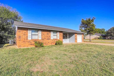230 Deer Dr, Cache, OK 73527 - photo 3