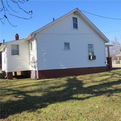 305 Thompsonville St, Reidsville, NC 27320 - photo 2