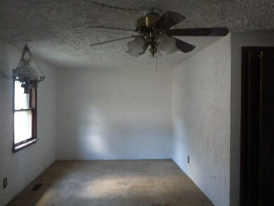 1324 W 1st St, Anderson, IN 46016 - photo 6