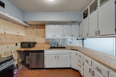 06-404 7th St-6