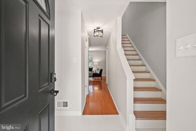 8913 Shamrock Ct, Springfield, VA 22152 - photo 4