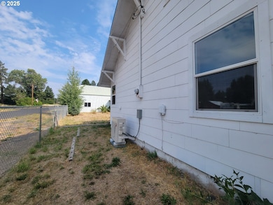 201 N 1st St, Glenwood, WA 98619 - photo 4