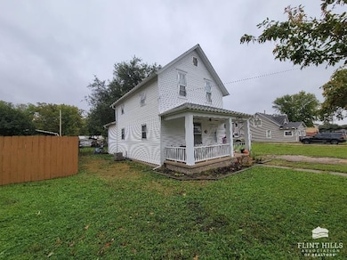 1005 N Walnut St, Abilene, KS 67410 - photo 2