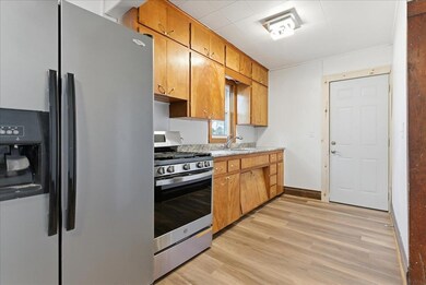 739 W 11th St, Waterloo, IA 50702 - photo 7