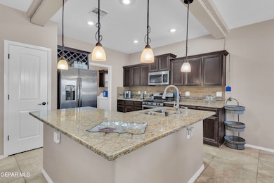 13467 Hazlewood St, Horizon City, TX 79928 - photo 7