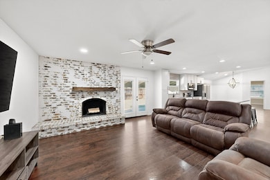 1398 Cherry Hill Ln, Lewisville, TX 75067 - photo 3