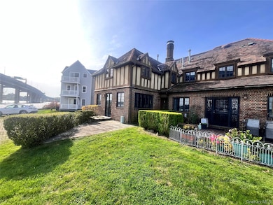 168-15 Powells Cove Blvd, Whitestone, NY 11357 - photo 4