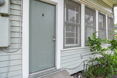 1040 Columbia St unit B, Houston, TX 77008 - photo 2