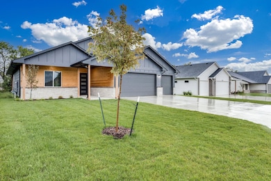 9018 E 33rd St S, Wichita, KS 67210 - photo 2