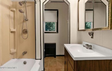 2 Genesee Ave, Rensselaer, NY 12144 - photo 3