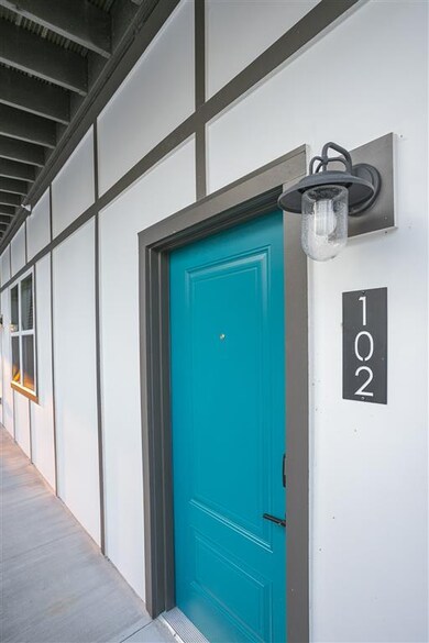 914 S Cannon Blvd, Shelbyville, TN 37160 - photo 2