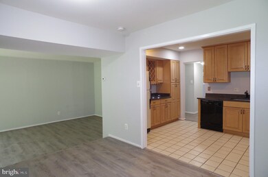 1631 Parkcrest Cir unit 100, Reston, VA 20190 - photo 4