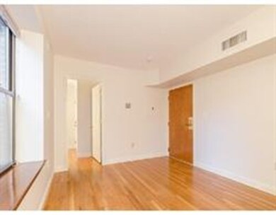 7 Henchman St unit 403, Boston, MA 02113 - photo 2