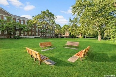 1 Meadow Dr unit 3D, Woodmere, NY 11598 - photo 3