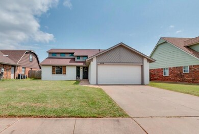 2112 NE 9th St, Moore, OK 73160 - photo 3