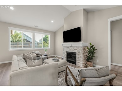 1072 S Walnut St, Canby, OR 97013 - photo 5