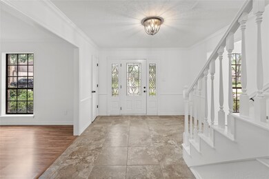 Front Hallway & Entrance
