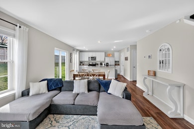 7402 Jake Ct, Fredericksburg, VA 22407 - photo 6