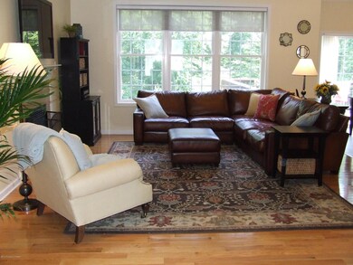 1234 Woodberry Dr, Mountain Top, PA 18707 - photo 3