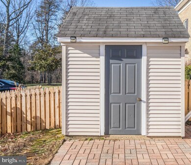 8738 Orchard Green Ct, Odenton, MD 21113 - photo 3