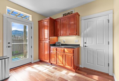 2228 Dollarhide Way, Ashland, OR 97520
