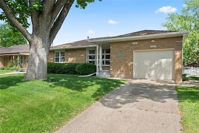 2511 53rd St, Des Moines, IA 50310 - photo 2