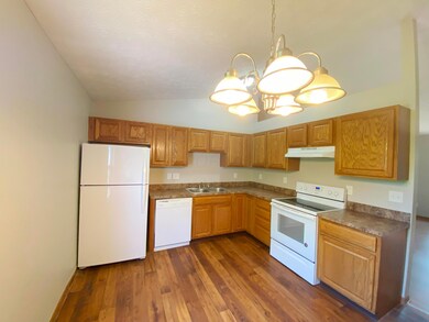 829 Crevis Ln, Columbus, OH 43228 - photo 4