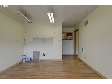 1013 Clark St, Wasco, OR 97065 - photo 5