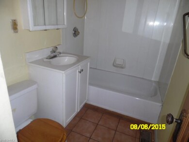 16010 Neladale Rd, Cleveland, OH 44112 - photo 5