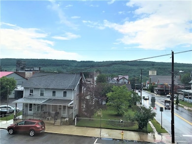 40 E Bertsch St, Lansford, PA 18232 - photo 3