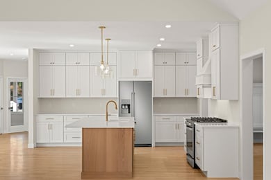 27 Lily Ln, Londonderry, NH 03053 - photo 2