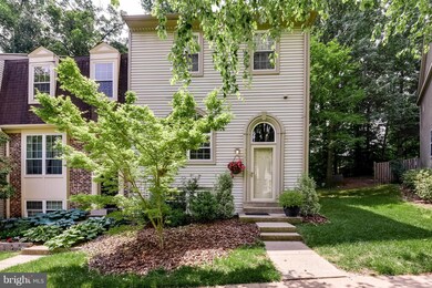 9589 Lindenbrook St, Fairfax, VA 22031 - photo 2