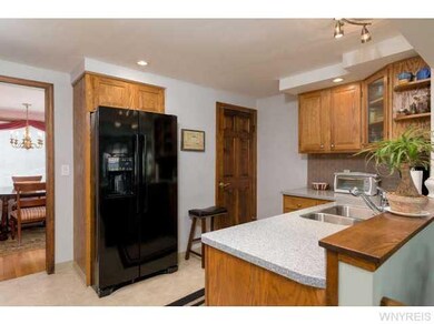 Kitchen Wonderful kitchen with loads of cabinets, 