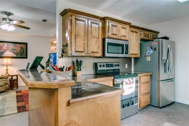 504 E Greenfield Dr, Wake Village, TX 75501 - photo 7