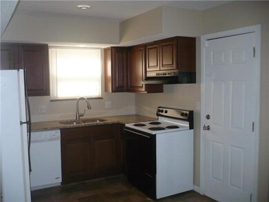 8838 Cottonwood St, Lenexa, KS 66215 - photo 4