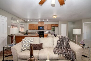 1350 W 13th Ave  (3)