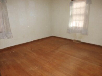 172 Keddy St, Springfield, MA 01109 - photo 7