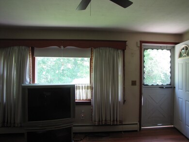 48 Ivanhoe St, Springfield, MA 01109 - photo 7