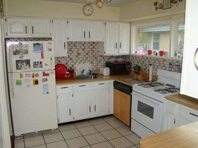 922 Newcastle Ave, Westchester, IL 60154 - photo 7