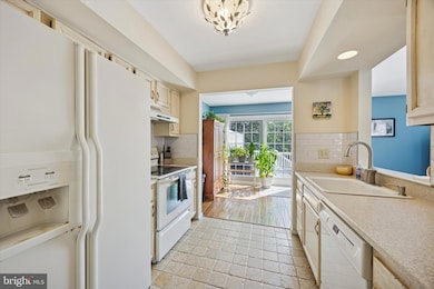 34 Aspen Way, Schwenksville, PA 19473 - photo 5