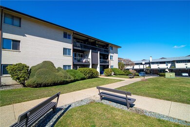 400 Narragansett Pkwy unit 3, Warwick, RI 02888 - photo 3