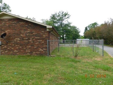 1213 E Fairfield Rd, High Point, NC 27263 - photo 4