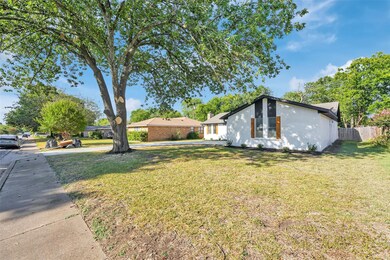 View of front of property featuring a front yard