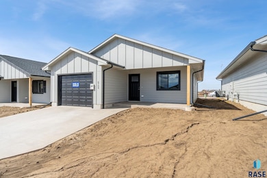 1608 N Tina Dr, Sioux Falls, SD 57110 - photo 4