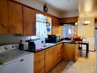 312 W 19th St, Burley, ID 83318 - photo 4