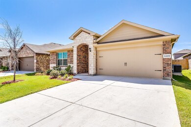 9209 Herringbone Dr, Fort Worth, TX 76131 - photo 3