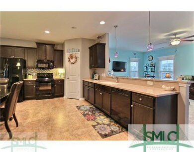 Kitchen. LARGE OPEN KITCHEN WITH CORIAN COUNTERTOP